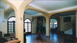 Lobby lounge - The Manor (Calvi)