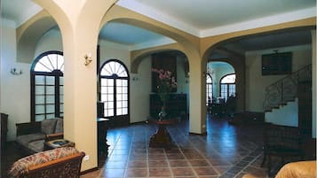 Lobby-Lounge