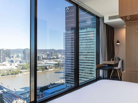 Deluxe Room, 1 King Bed, River View, Corner | In-room safe, desk, soundproofing, iron/ironing board. Ibis Styles Brisbane Elizabeth Street