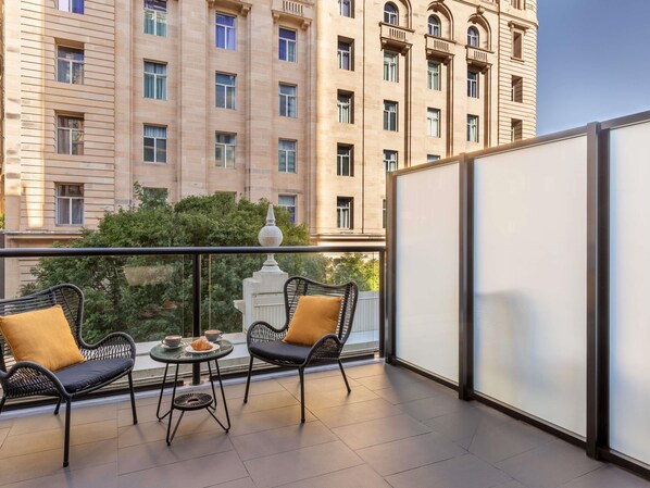 Chambre Standard, 1 très grand lit, balcon
