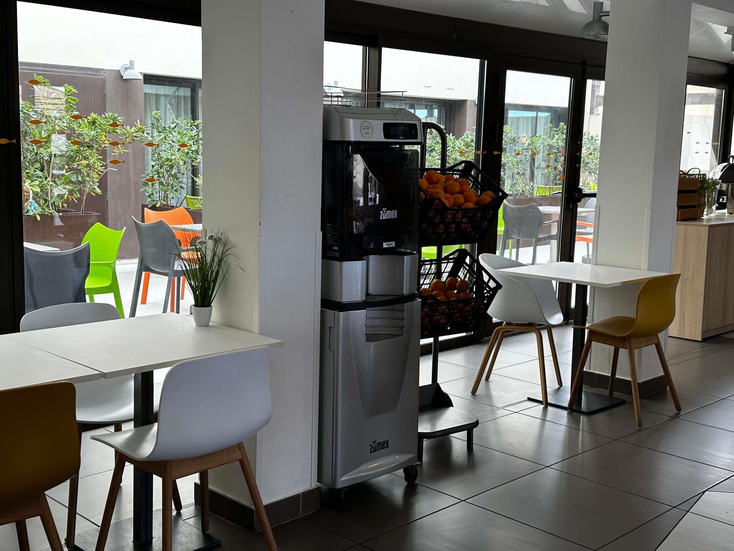 Café da manhã mediante uma taxa