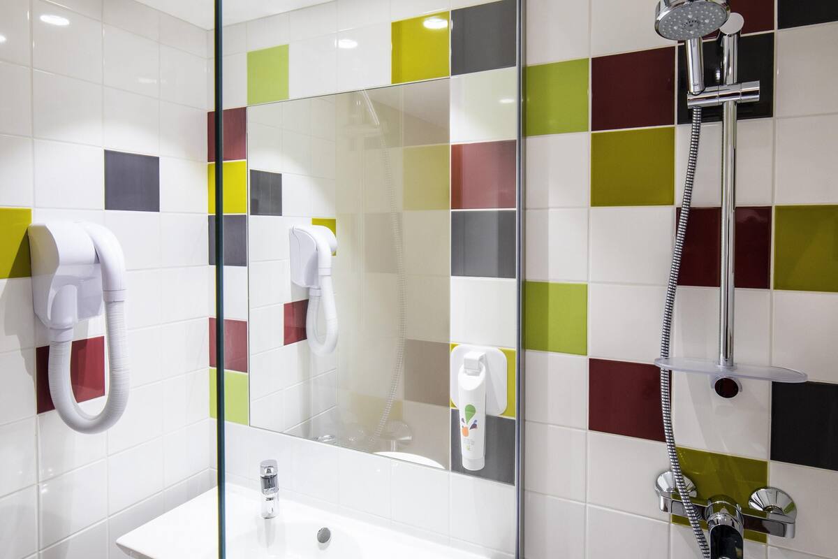 standard room, 1 double bed | pillow-top beds, soundproofing, iron/ironing board, free wifi