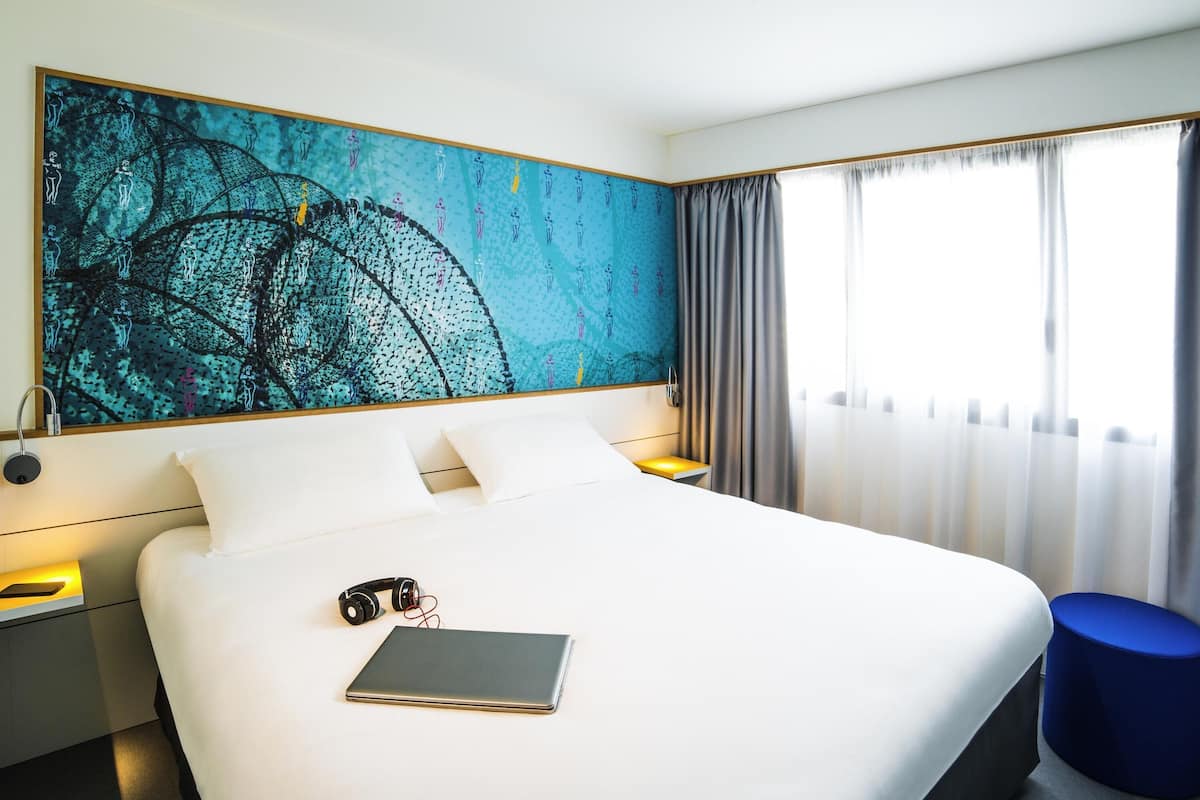 Standard Room, 1 Double Bed | Pillowtop beds, soundproofing, iron/ironing board, free WiFi