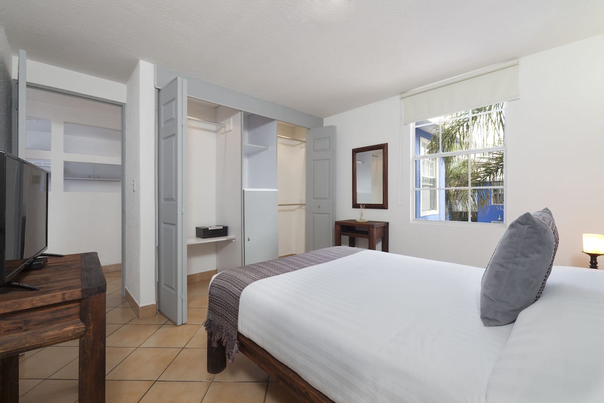 1 bedroom, premium bedding, in-room safe, desk