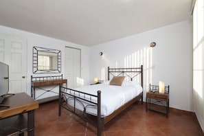 1 bedroom, premium bedding, in-room safe, desk