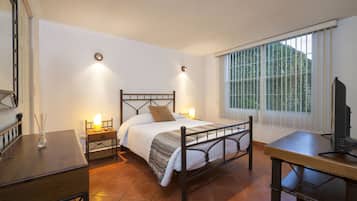 1 bedroom, premium bedding, in-room safe, desk