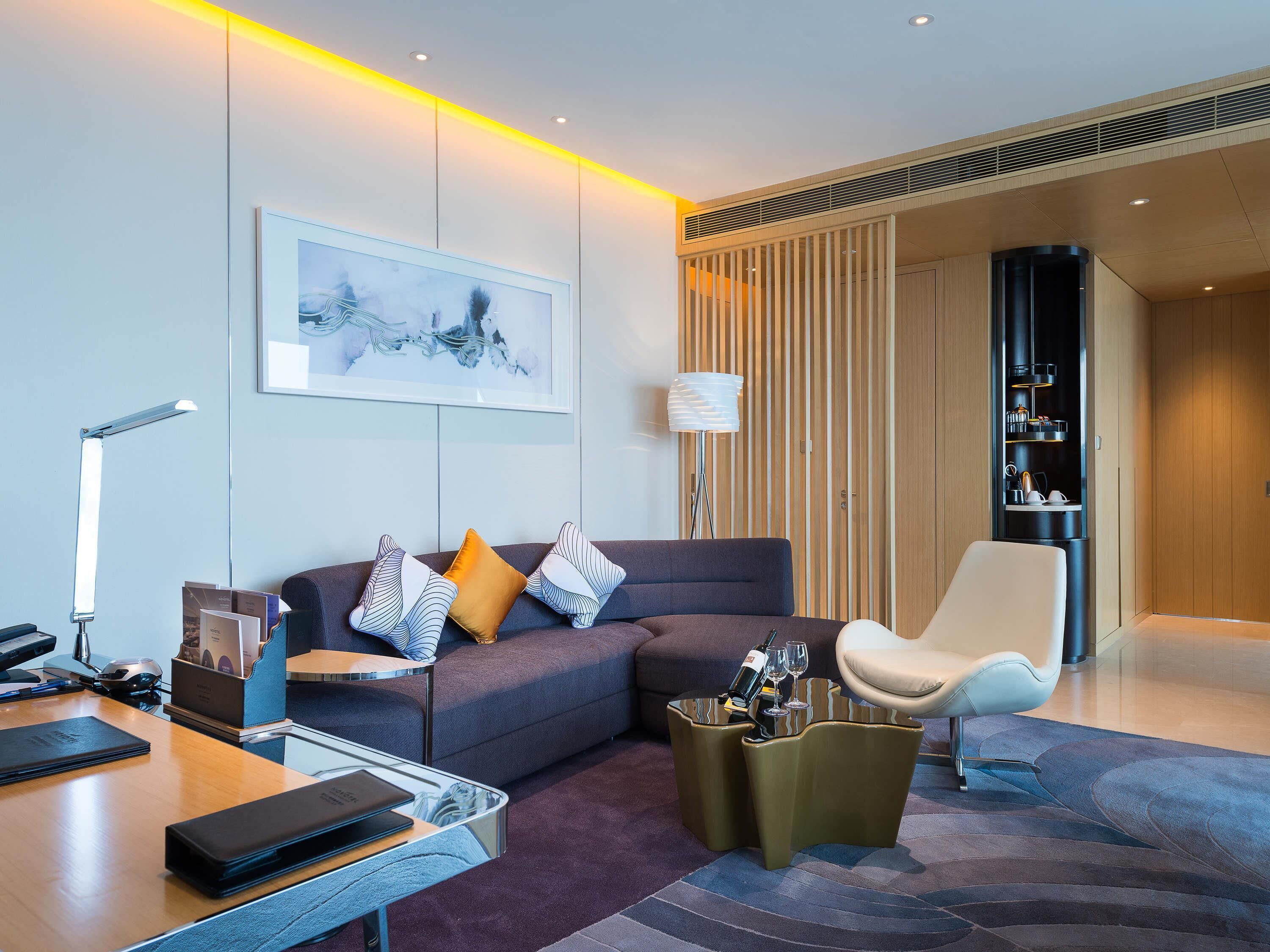 Deluxe Suite, 1 King Bed | 1 bedroom, premium bedding, minibar, in-room safe