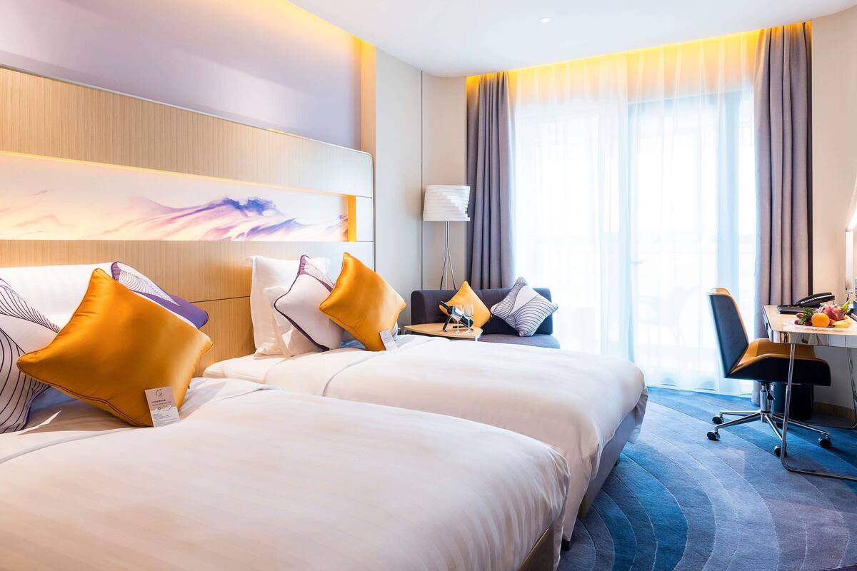 1 bedroom, premium bedding, minibar, in-room safe