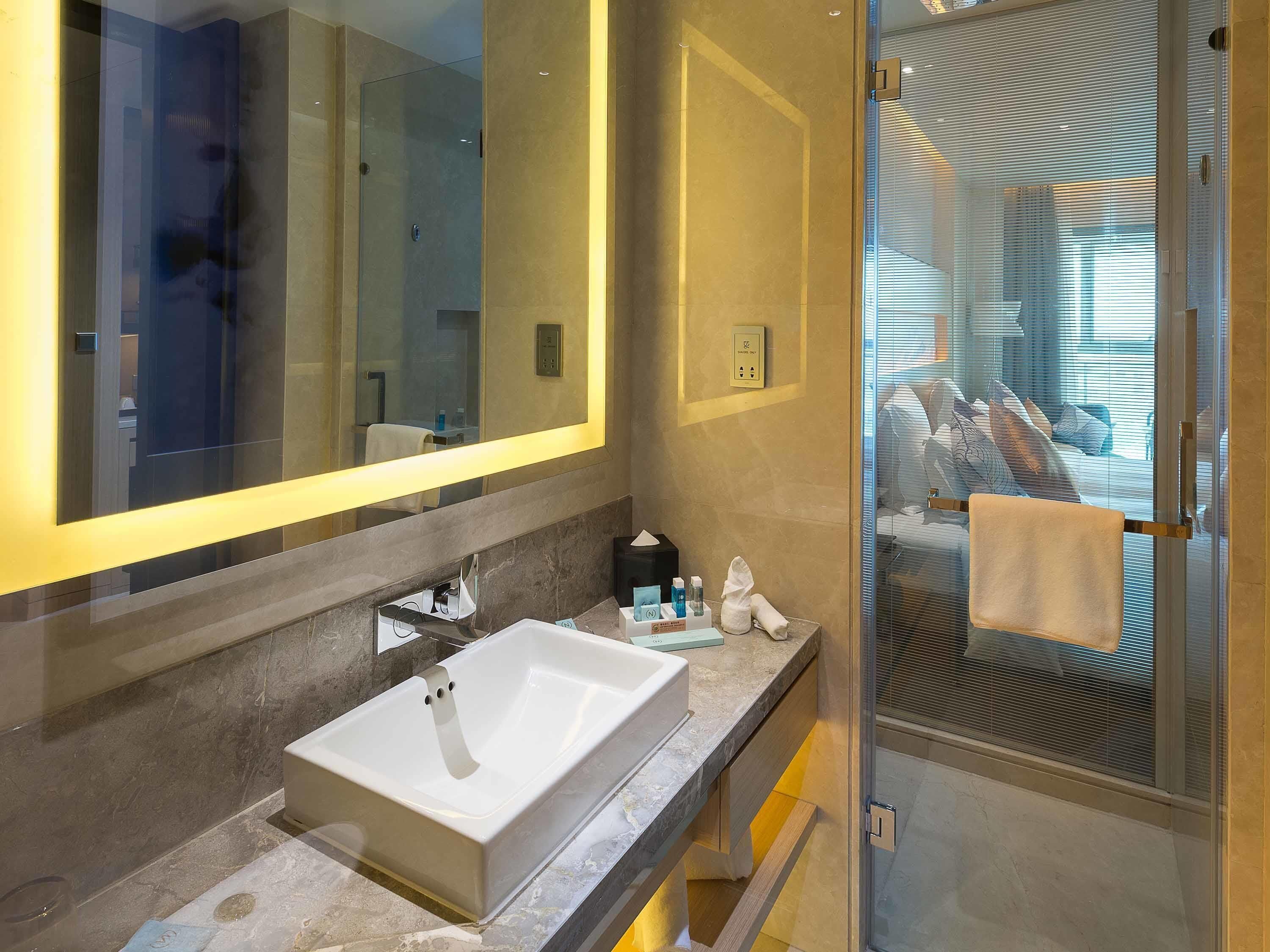 1 bedroom, premium bedding, minibar, in-room safe