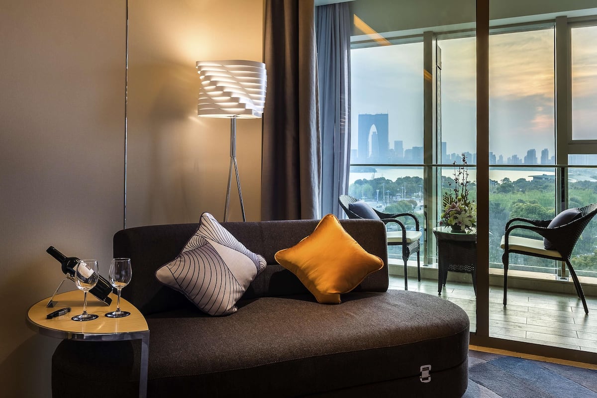 1 bedroom, premium bedding, minibar, in-room safe