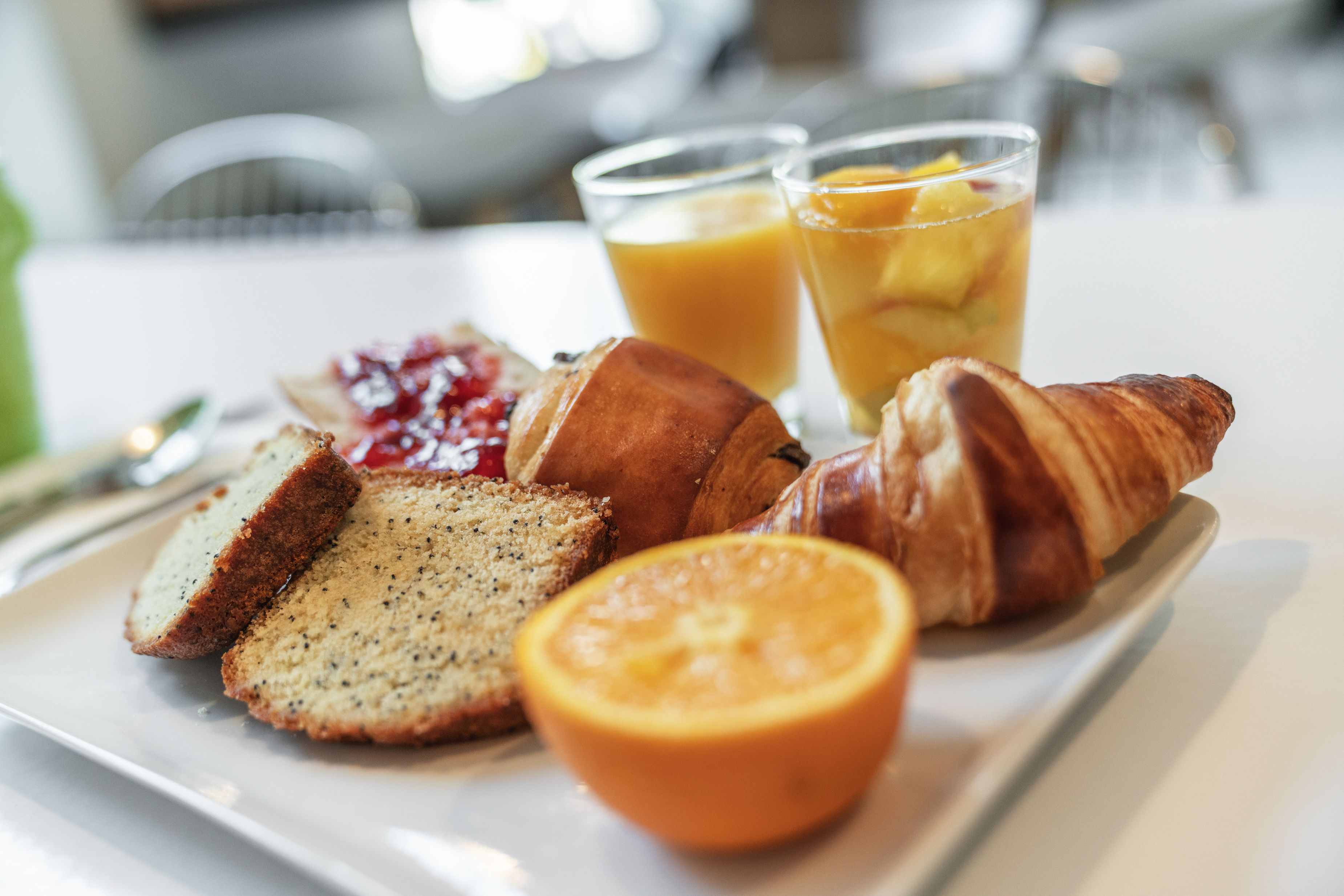 daily buffet breakfast (cny 128 per person)