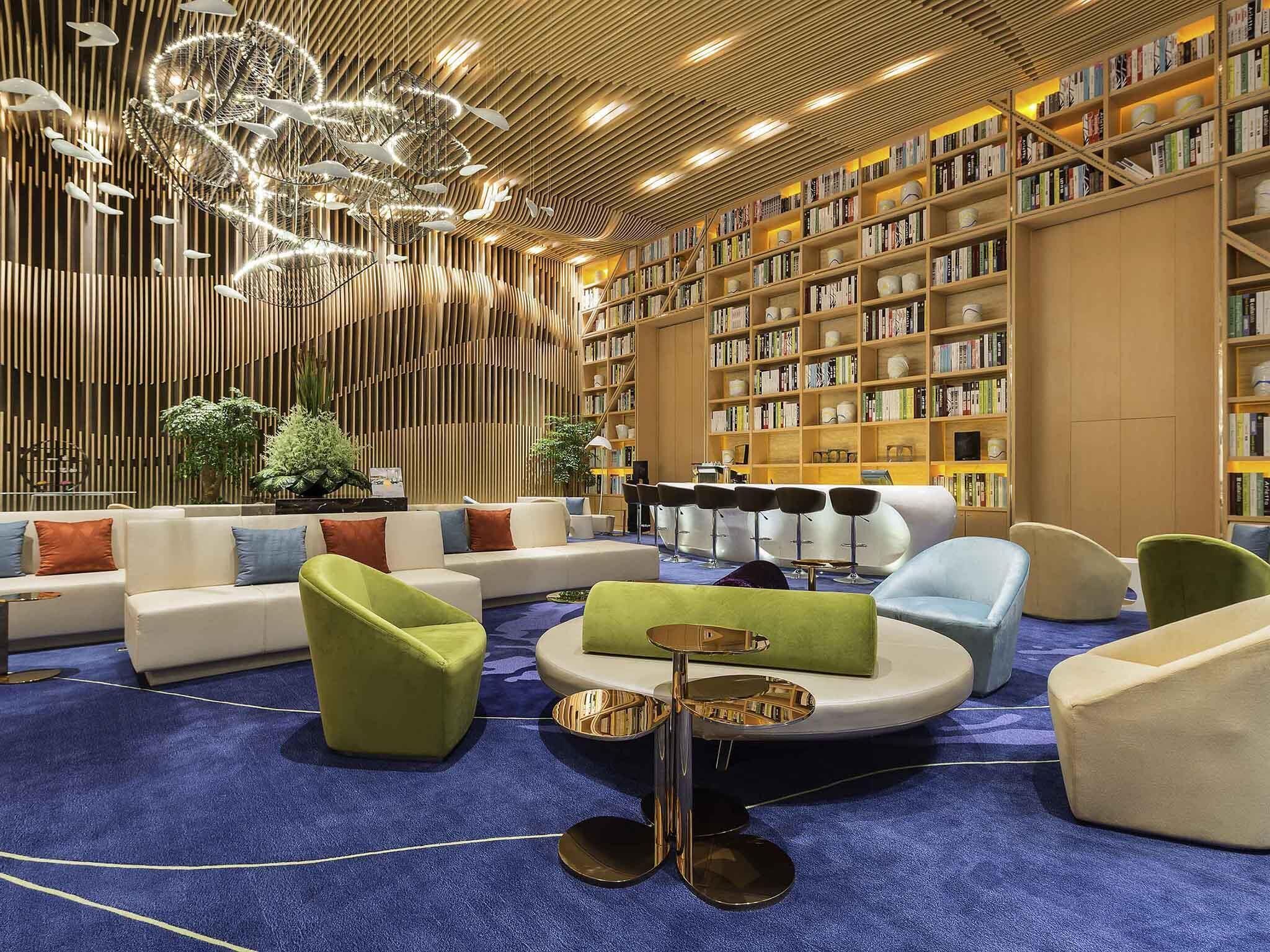 3 ravintolaa, joissa tarjoillaan aamiainen; kansainvälinen keittiö