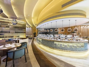 Hi ha 3 restaurants amb plats de cuina internacional