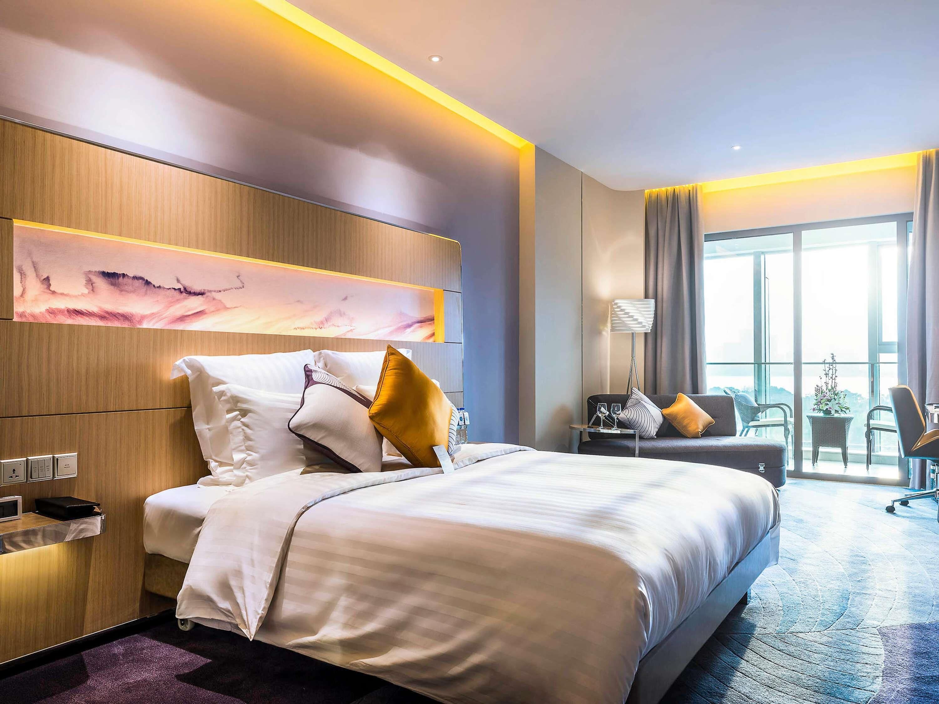 1 bedroom, premium bedding, minibar, in-room safe