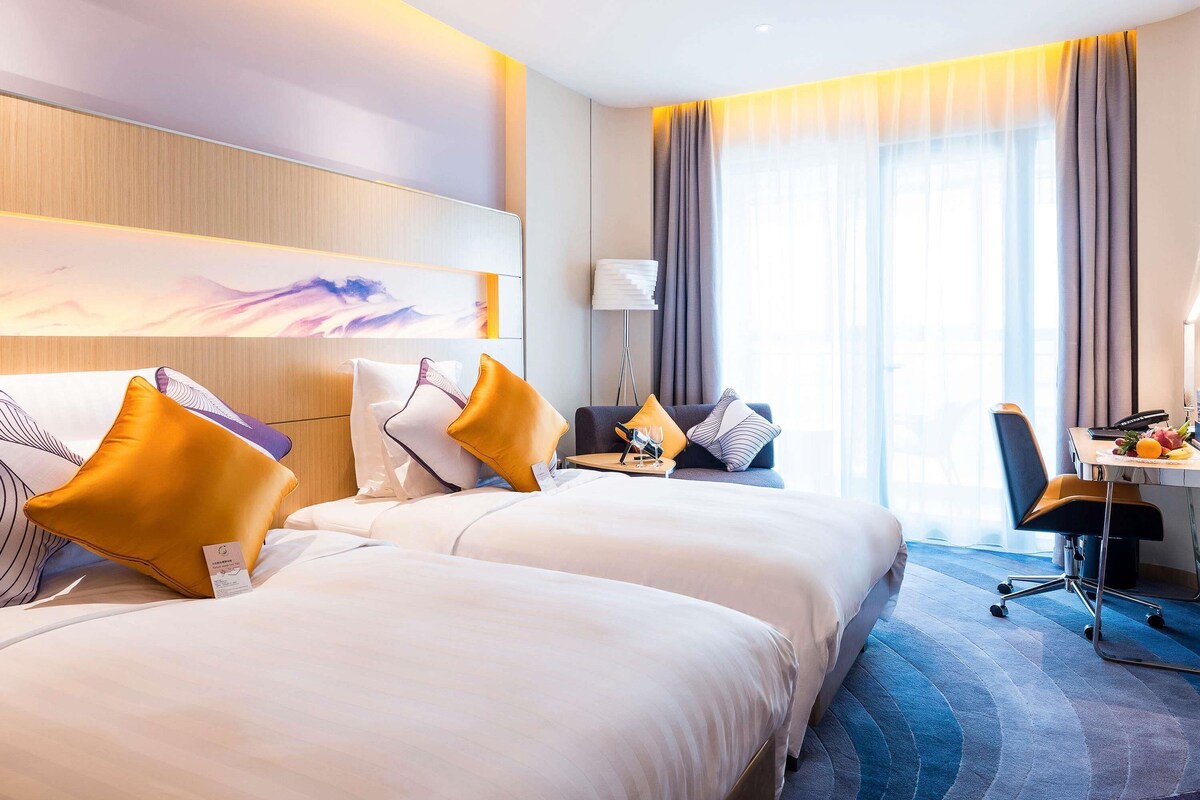 1 bedroom, premium bedding, minibar, in-room safe