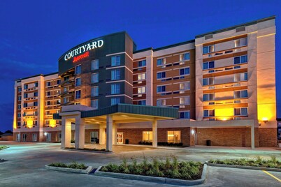 Courtyard Westbury Long Island