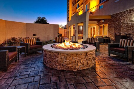 Courtyard Westbury Long Island – Affordable hotel in Westbury