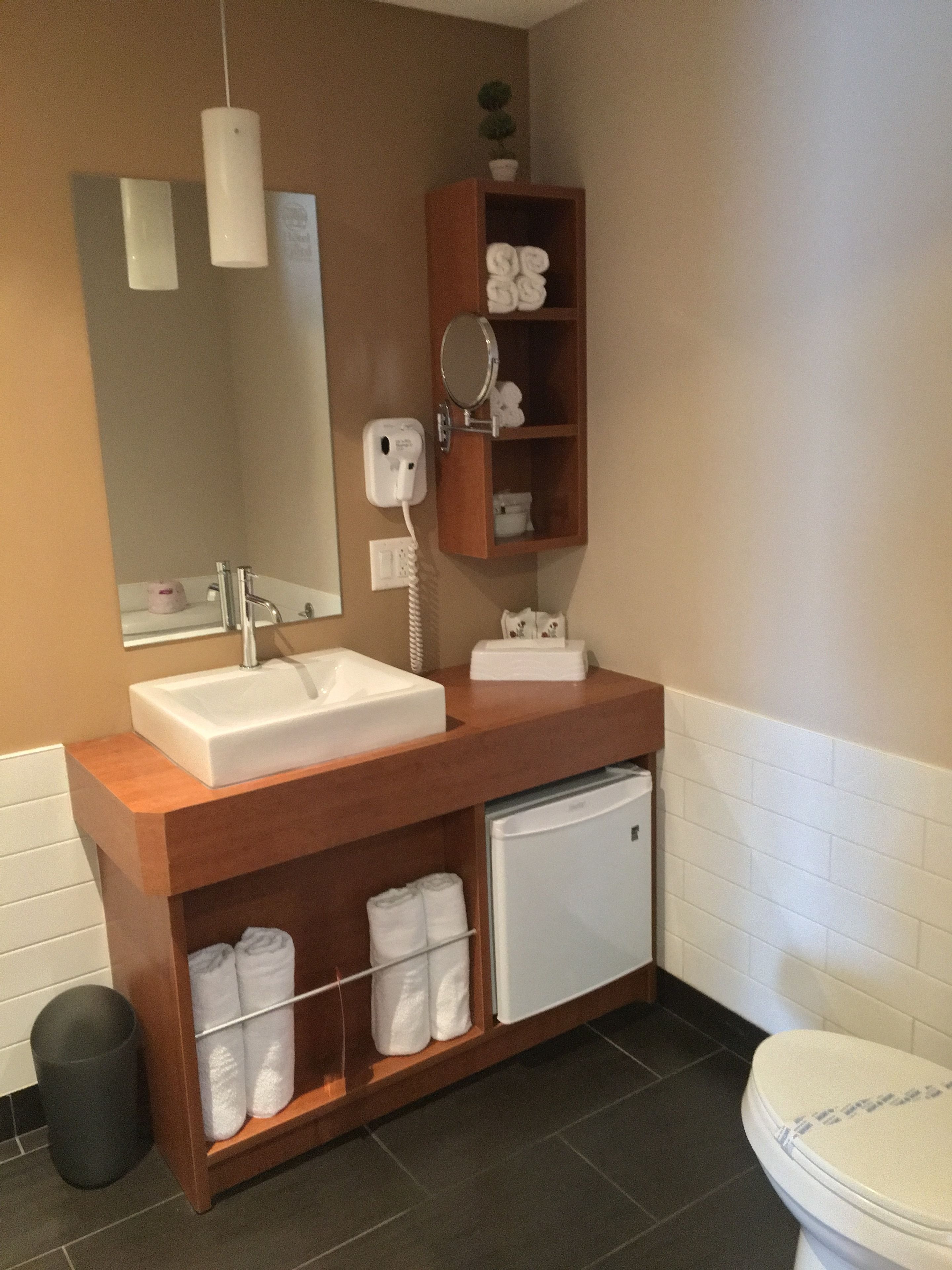 combined shower/bathtub, free toiletries, hair dryer, towels
