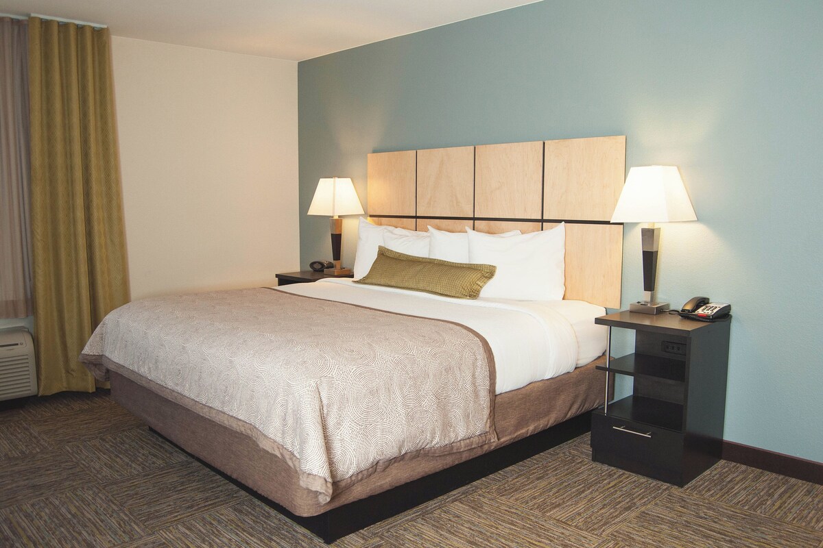 Desk, free cots/infant beds, rollaway beds, free WiFi