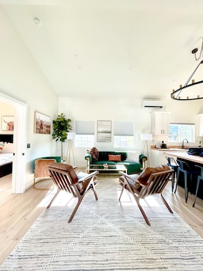 #20, Penthouse Suite, Second Floor | Living area