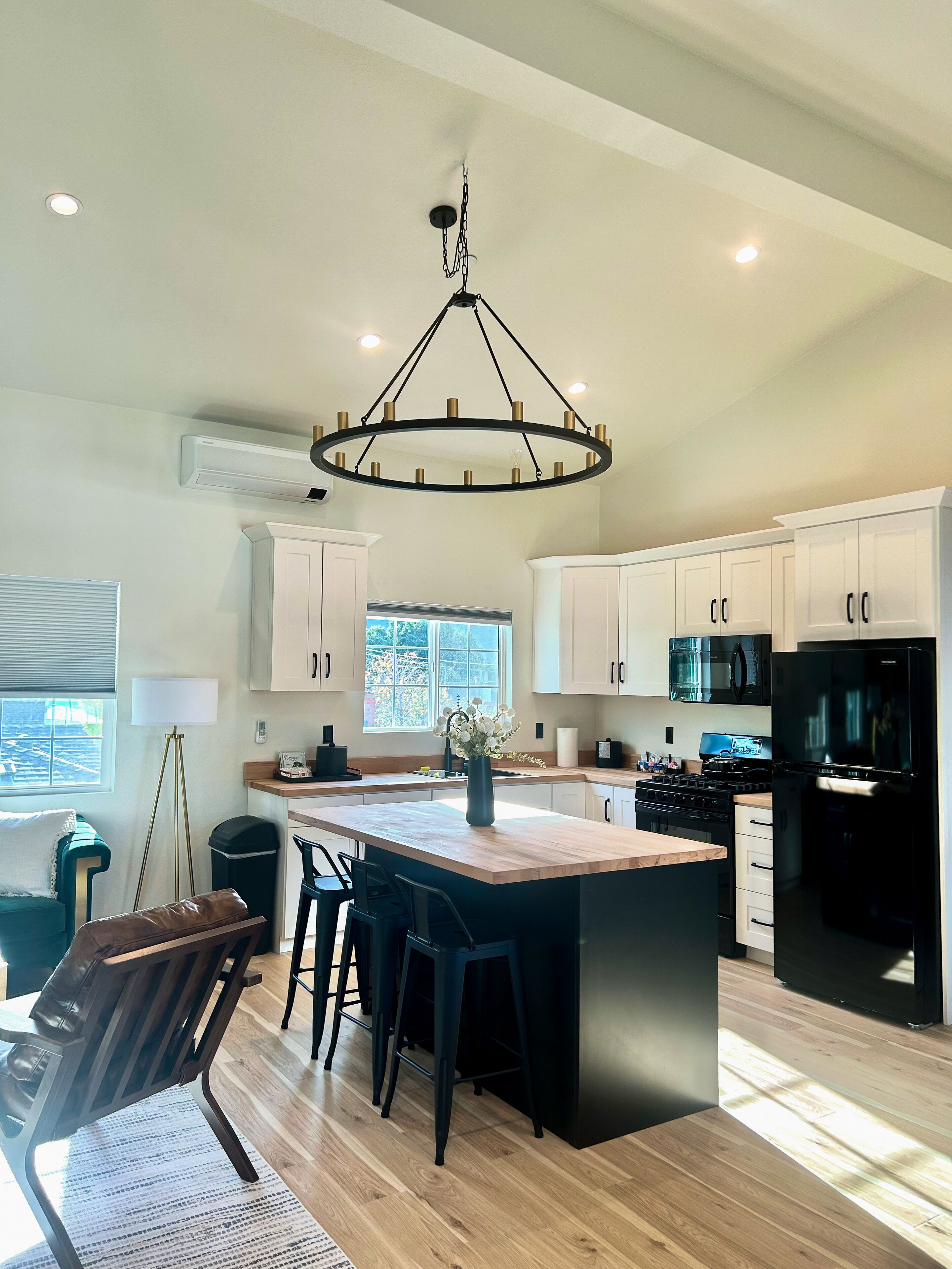 #20, Penthouse Suite, Second Floor | Private kitchen | Fridge, microwave, coffee/tea maker