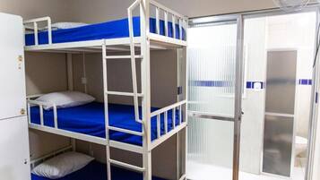 Cama em dormitorio feminino para 6 | Free WiFi, bed sheets