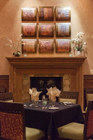 3 restaurants, breakfast, lunch, dinner served; American cuisine - Three Rivers Casino Resort (Florence)