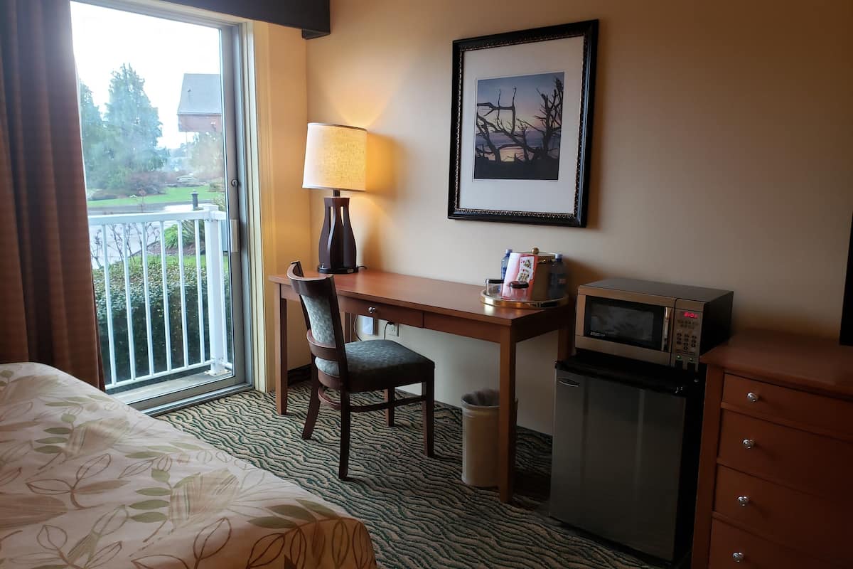 deluxe double room | premium bedding, in-room safe, desk, laptop workspace