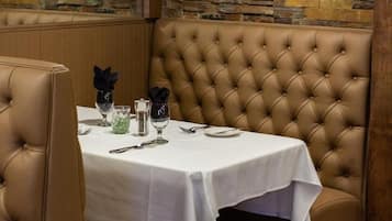 3 restaurants, breakfast, lunch, dinner served; American cuisine