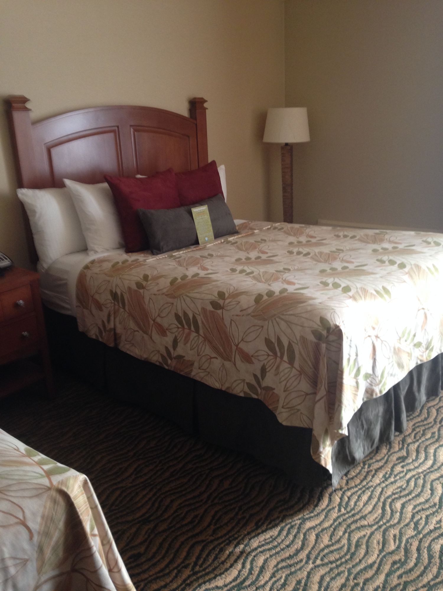 premium bedding, in-room safe, desk, laptop workspace