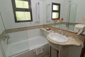 샤워기/욕조 결합, 전신 욕조, 슬리퍼, 비데