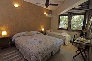 Quadruple Room | Premium bedding, minibar, in-room safe, desk - Xumec Apart Hotel (Mendoza)