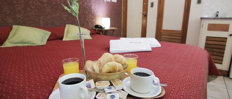 Habitación doble | Ropa de cama de alta calidad y minibar