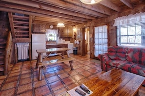 Cabin C | Private kitchen | Fridge, microwave, coffee/tea maker