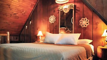 Cabin 5 | 1 bedroom, individually decorated, individually furnished