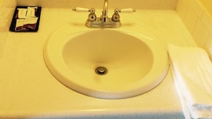 Double Room, 2 Double Beds | Bathroom sink - Relax Inn Goldthwaite (Goldthwaite)
