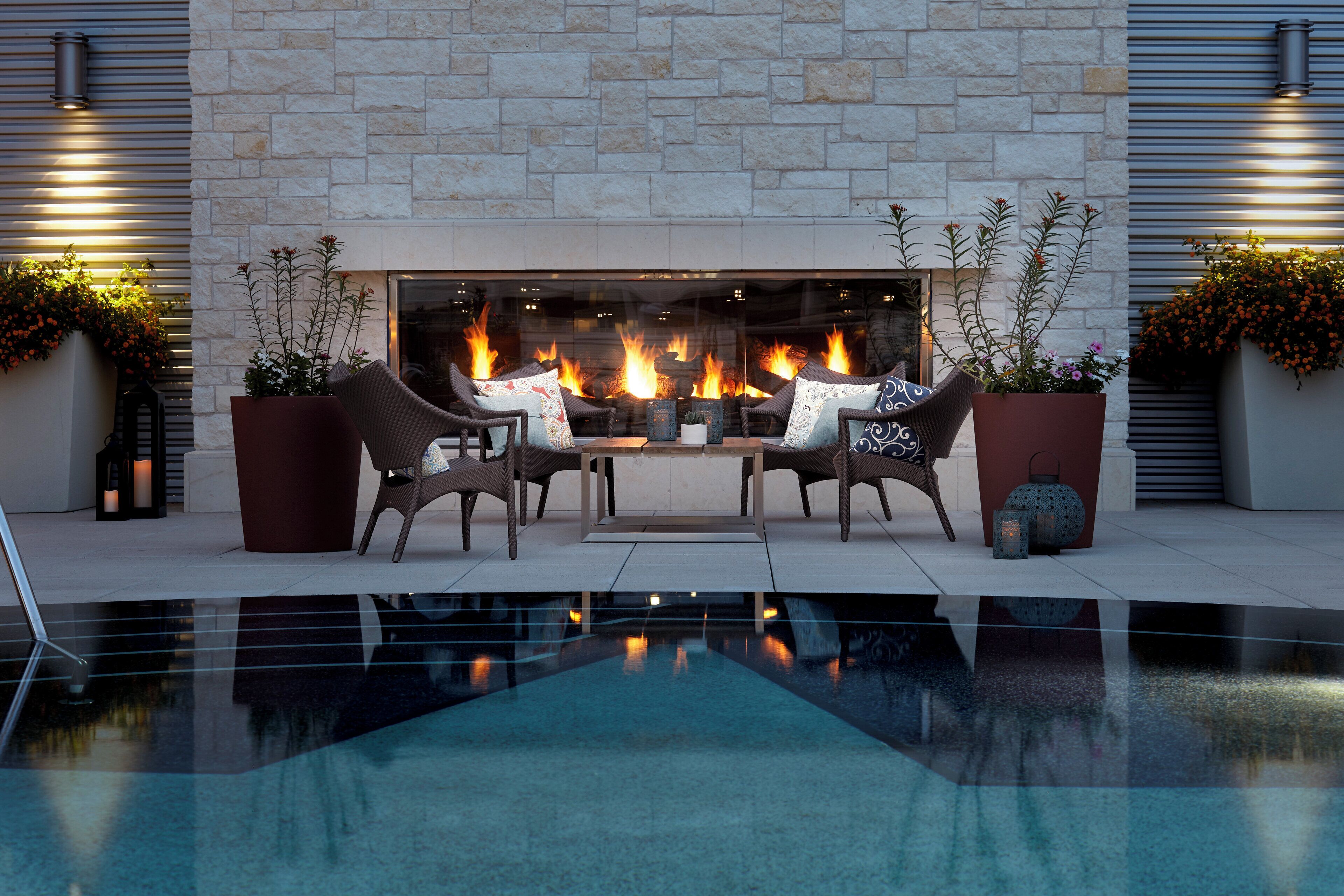 室外泳池；07:00 至 23:00 開放；免費小屋、泳池傘