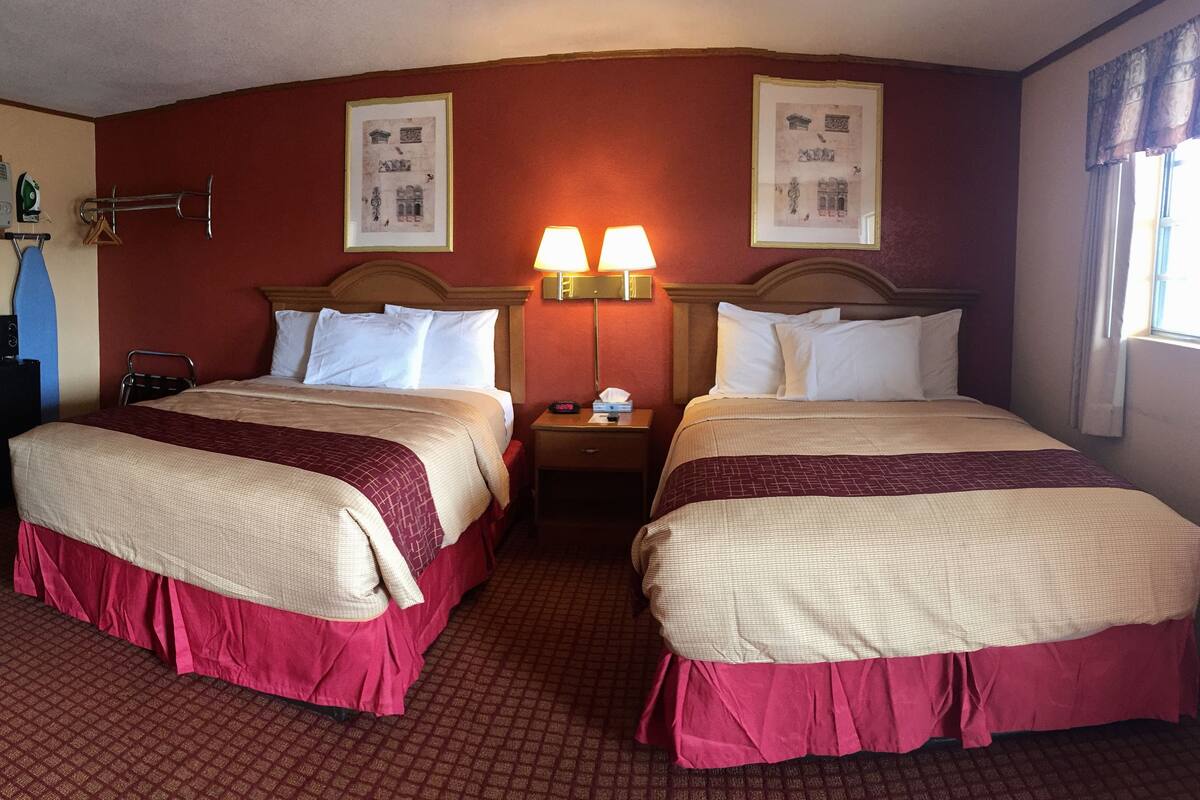 Iron/ironing board, free WiFi, bed sheets