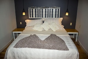 Rum - 1 kingsize-säng (Shabby Chic) | Sängtillbehör av högsta kvalitet och gratis wi-fi