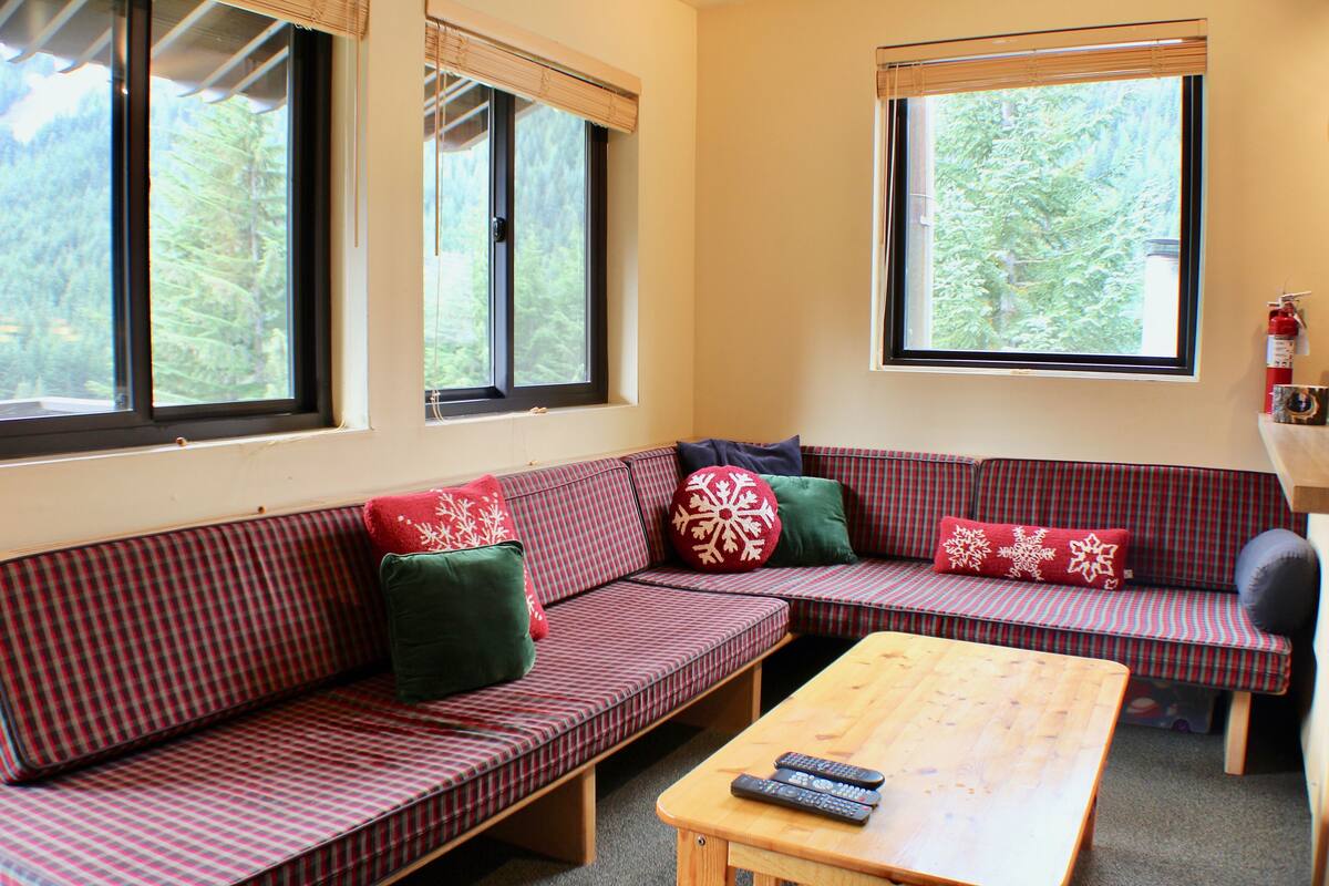 531 Standard 1 Bedroom Unit | Living area | TV