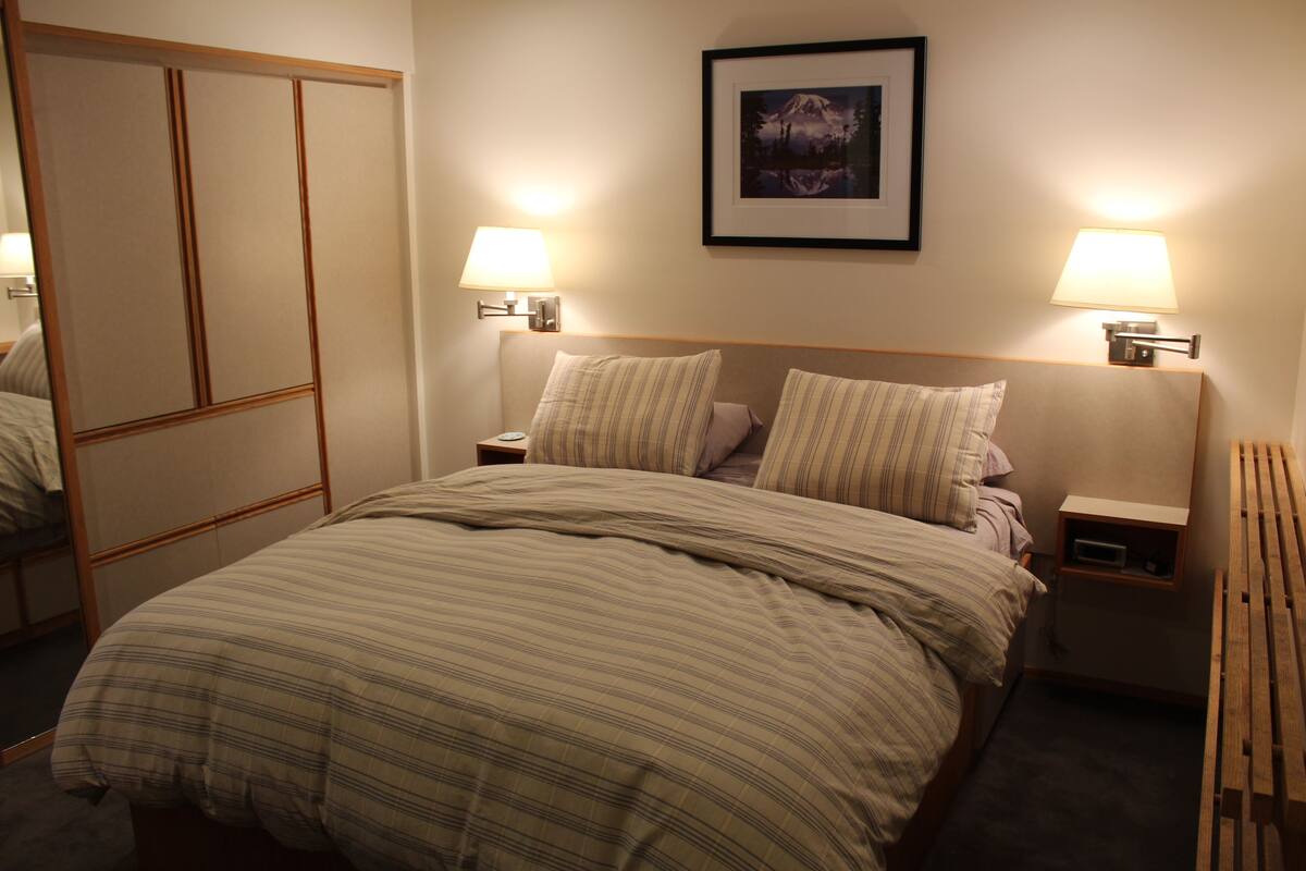 513 Standard 1 Bedroom Unit | WiFi (free), individually decorated, individually furnished, bed sheets