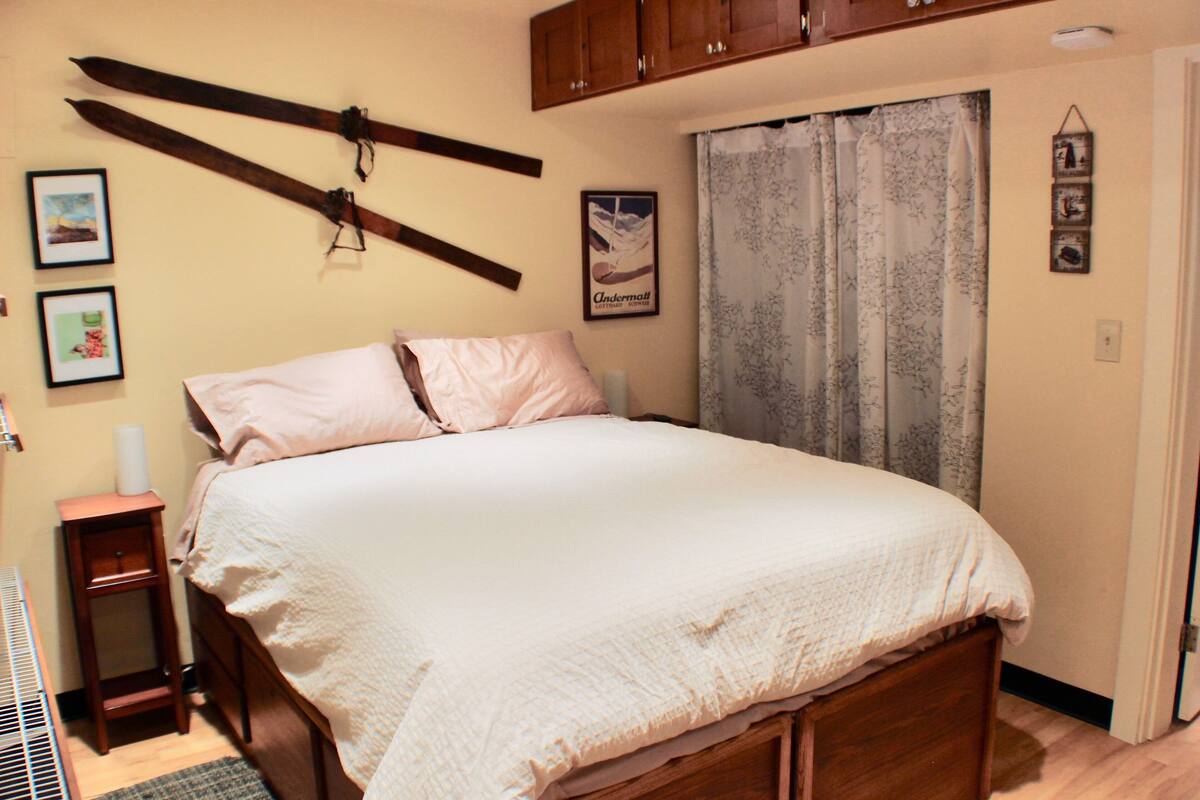 520 Preferred 1 Bedroom Unit | WiFi (free), individually decorated, individually furnished, bed sheets