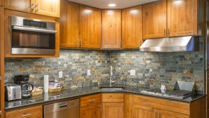 521 Preferred 1 Bedroom Unit | Dapur pribadi