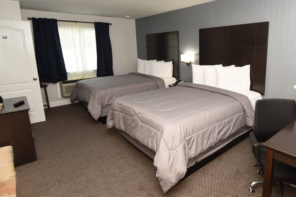 1 bedroom, premium bedding, in-room safe, desk