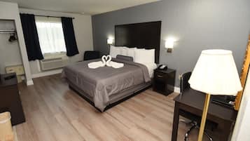 1 bedroom, premium bedding, in-room safe, desk