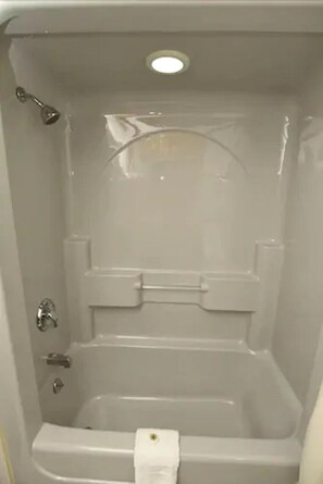 Badkamer met douche