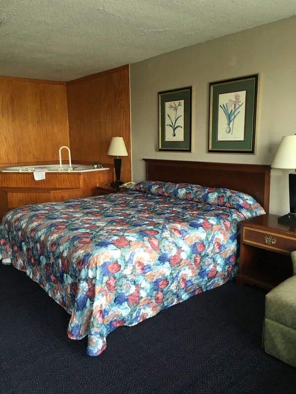 Room, 1 King Bed, Non Smoking, Jetted Tub | Desk, free WiFi - Mountain Inn (Monteagle)