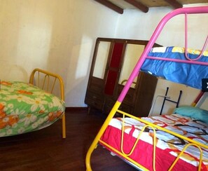 Apartamento, varias camas, baño compartido | Wifi gratis