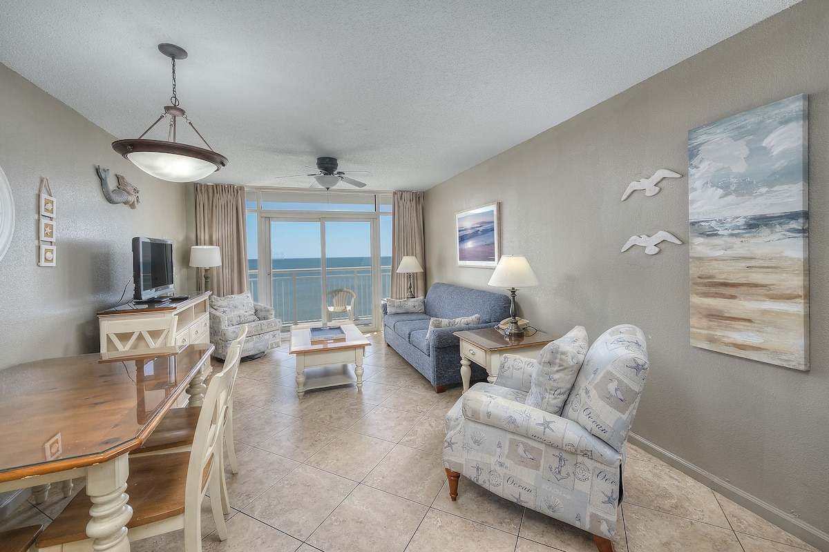 Classic Condo, 1 Bedroom, Oceanfront (III-855) | Living area