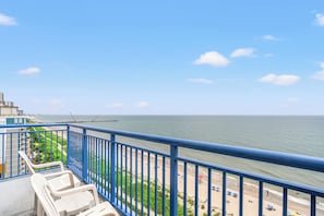 Condo, 1 Bedroom, Balcony, Oceanfront (III-PH64) | Balkon